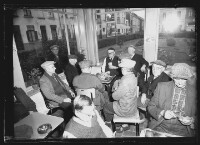 fo040345: Detailfoto van kaartende mannen
